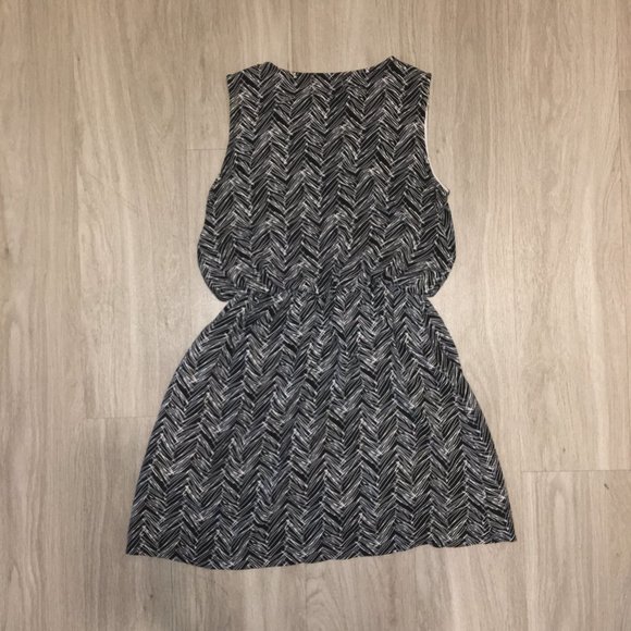 Kakamee Casual Patterned Dress - Picture 4 of 5